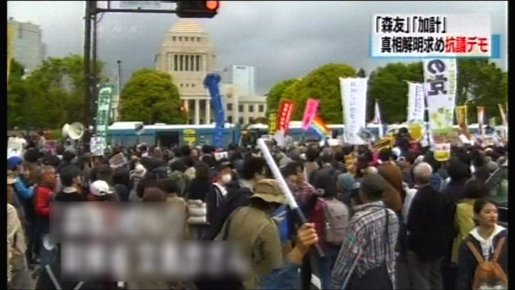 安倍醜聞持續發酵支持率急跌