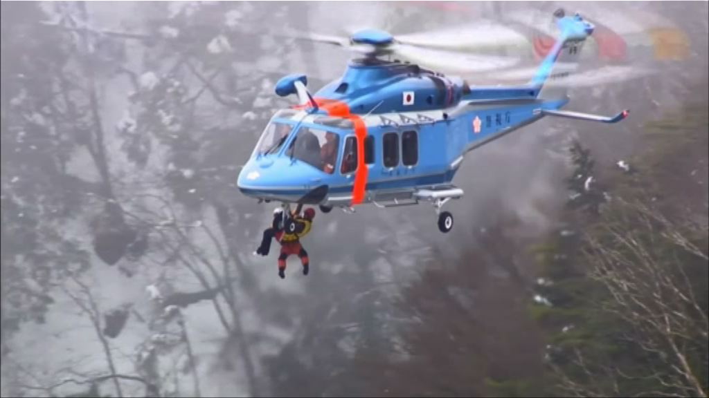 13名中日登山客被困一晚後獲救