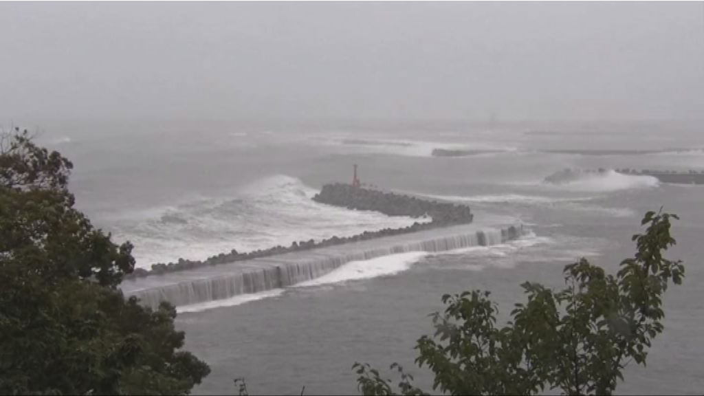 強颱風獅子山減弱為強烈熱帶風暴