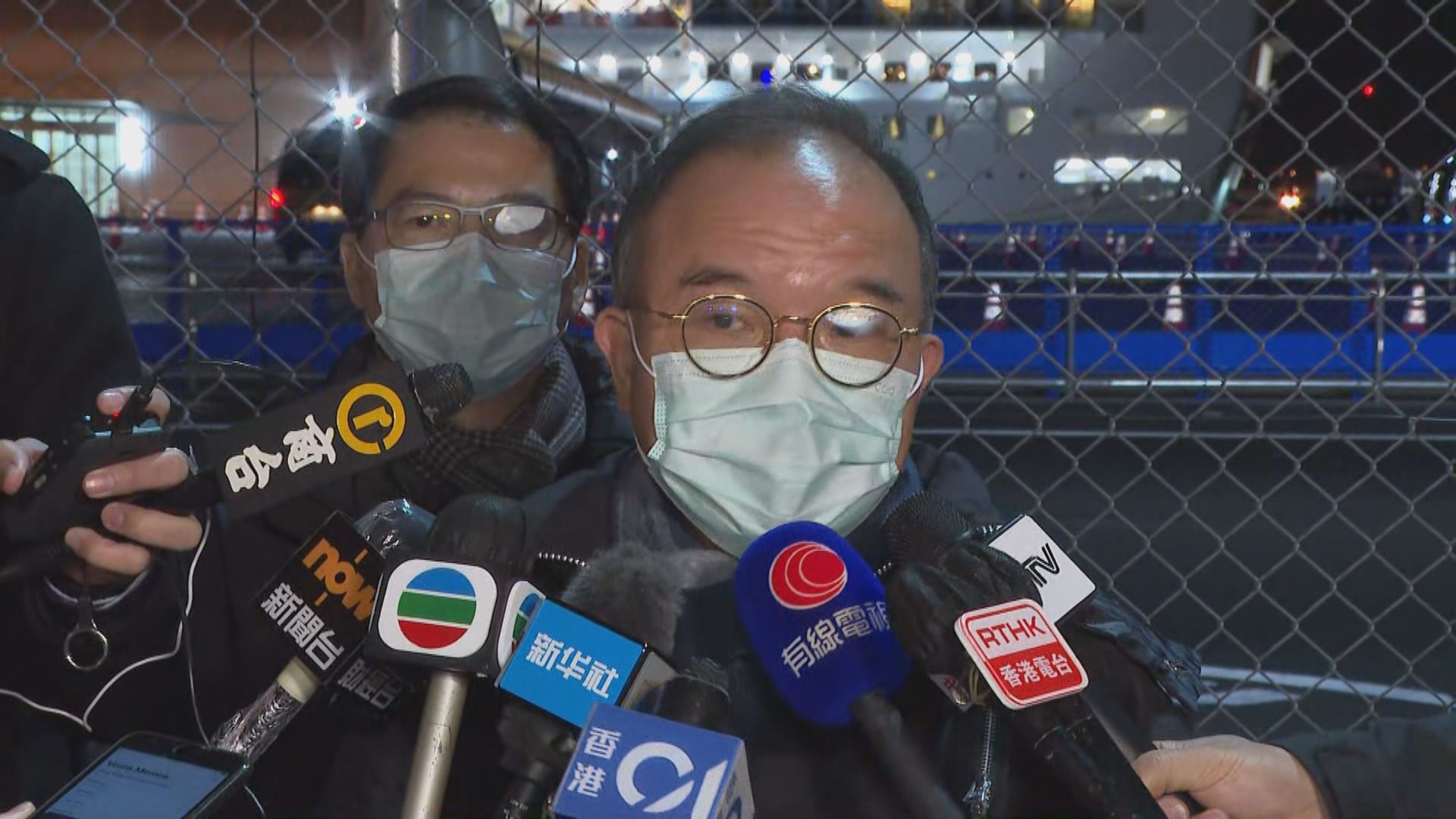 曾國衞：凌晨包機將全部接載港人