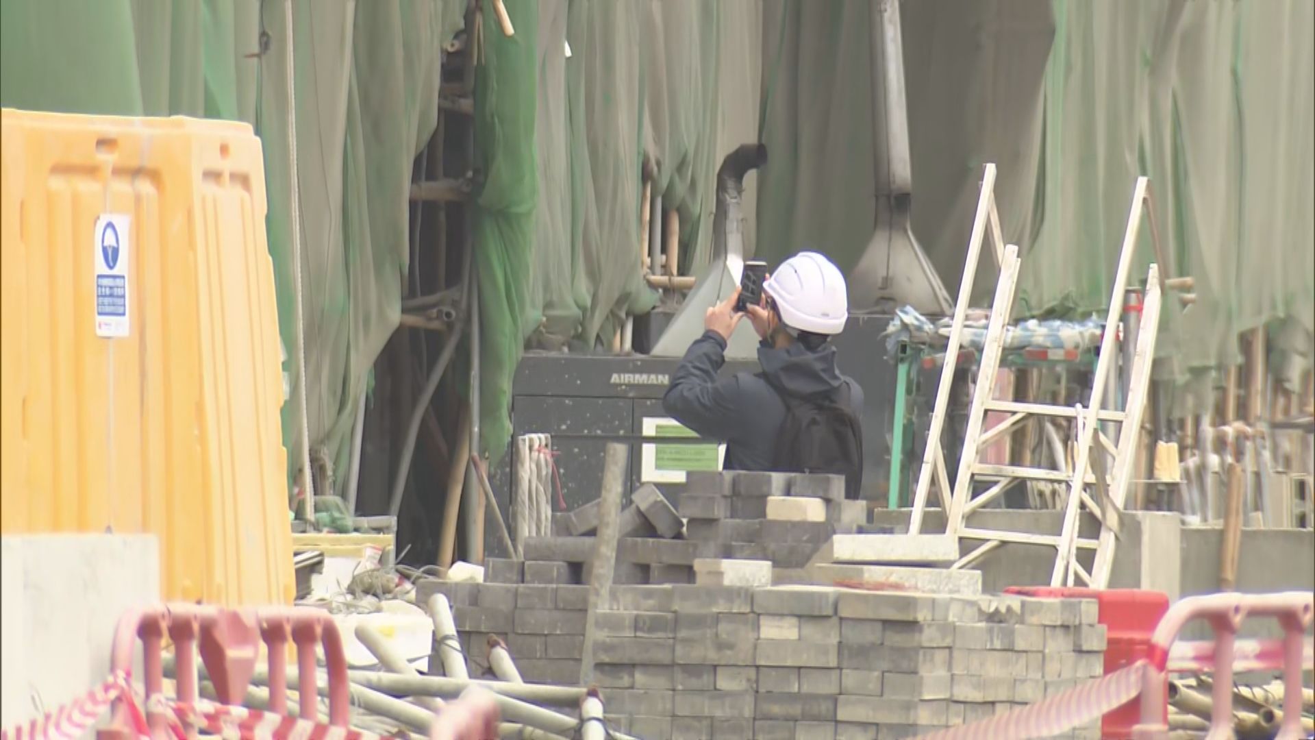 李家超：勞工處全面調查啟德醫院地盤意外　警方重案組接手