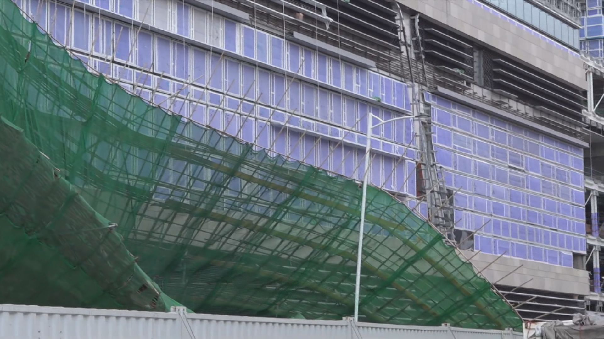 啟德醫院地盤棚架倒塌4人危殆　工會料意外或涉連牆器被解開