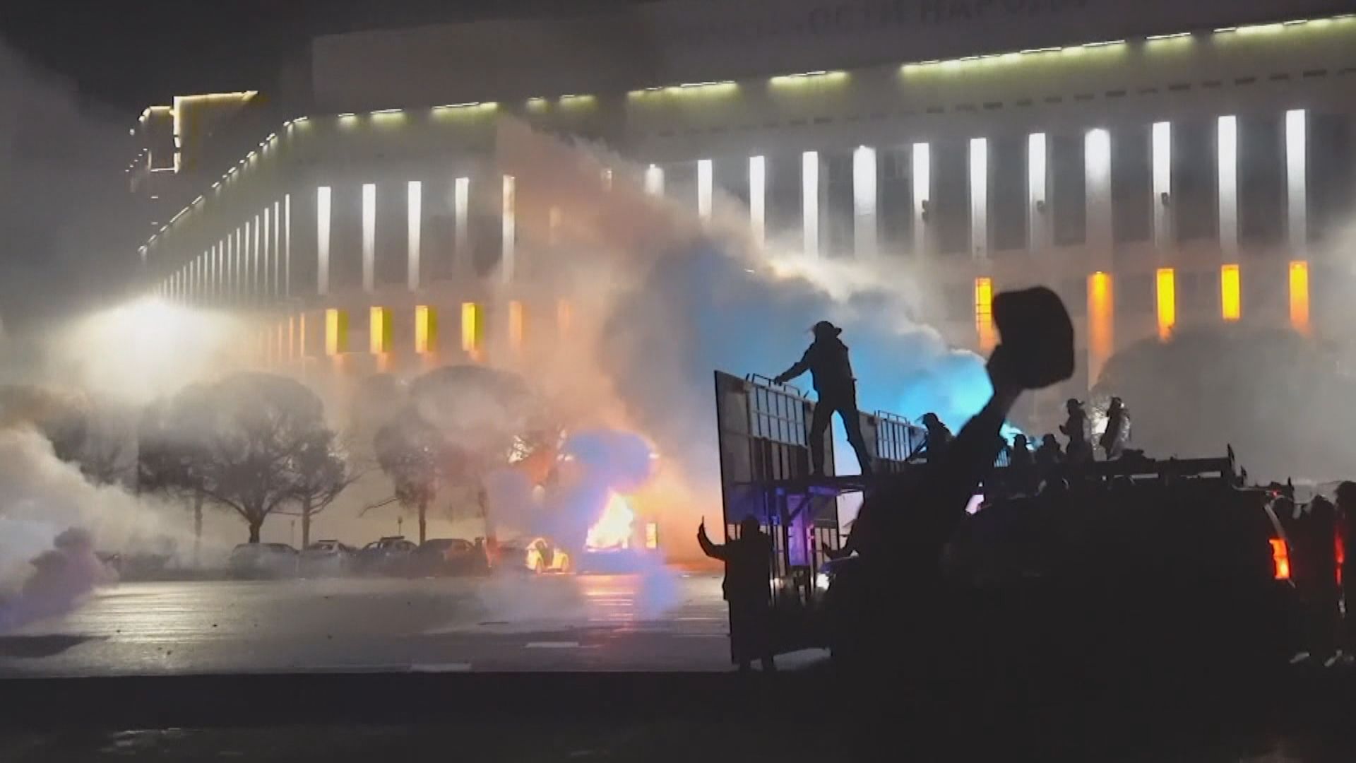 哈薩克總統已接受政府辭職