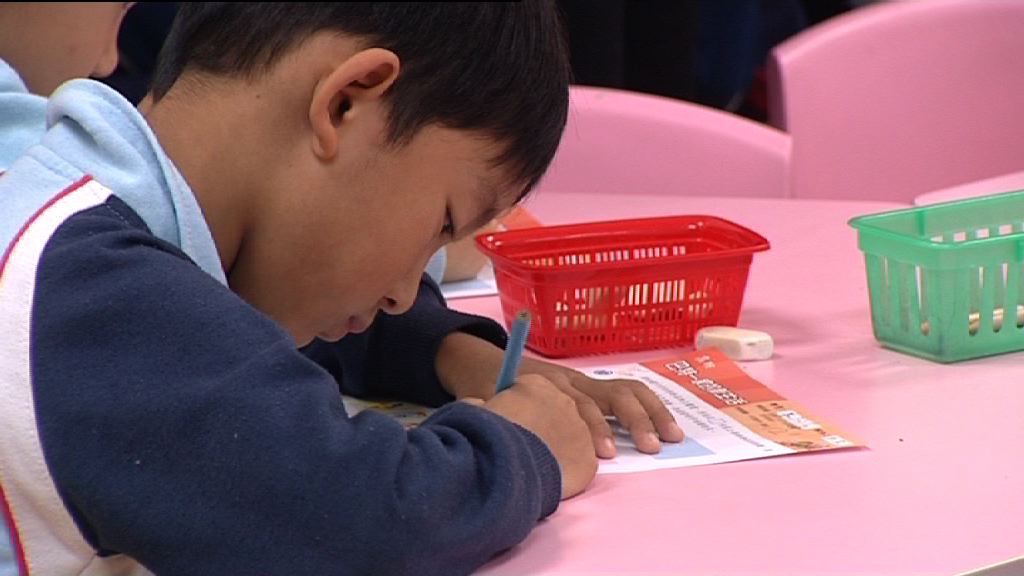 幼稚園指引列明幼兒不應執筆寫字