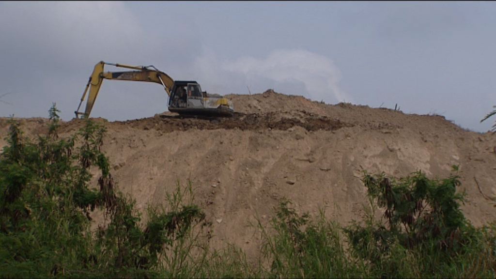 政府對天水圍泥頭山採取執法行動