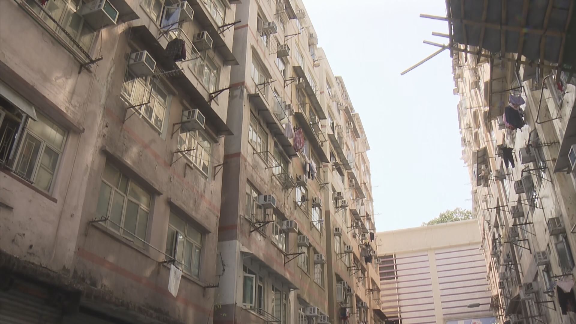 九龍城興仁街附近八幢大廈強檢　政府人員要求移走車輛