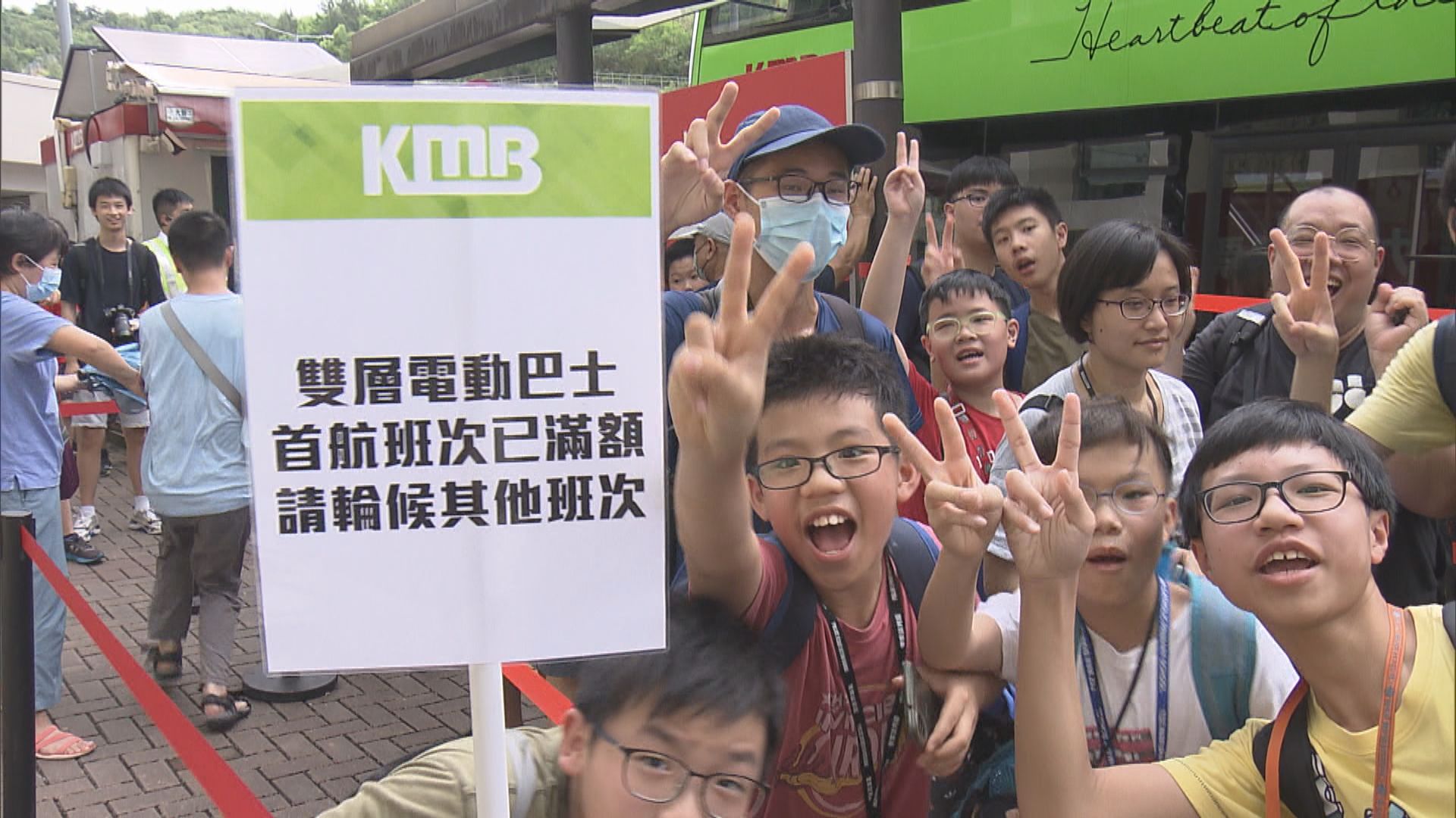 九巴首輛純電動雙層巴士首日投入服務 巴士迷反應熱烈