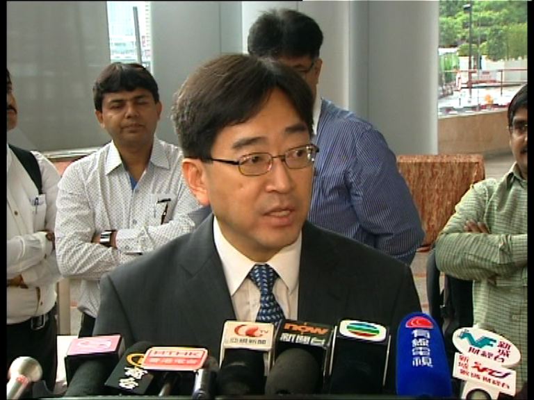 港大教授召公院醫生做私家症手術