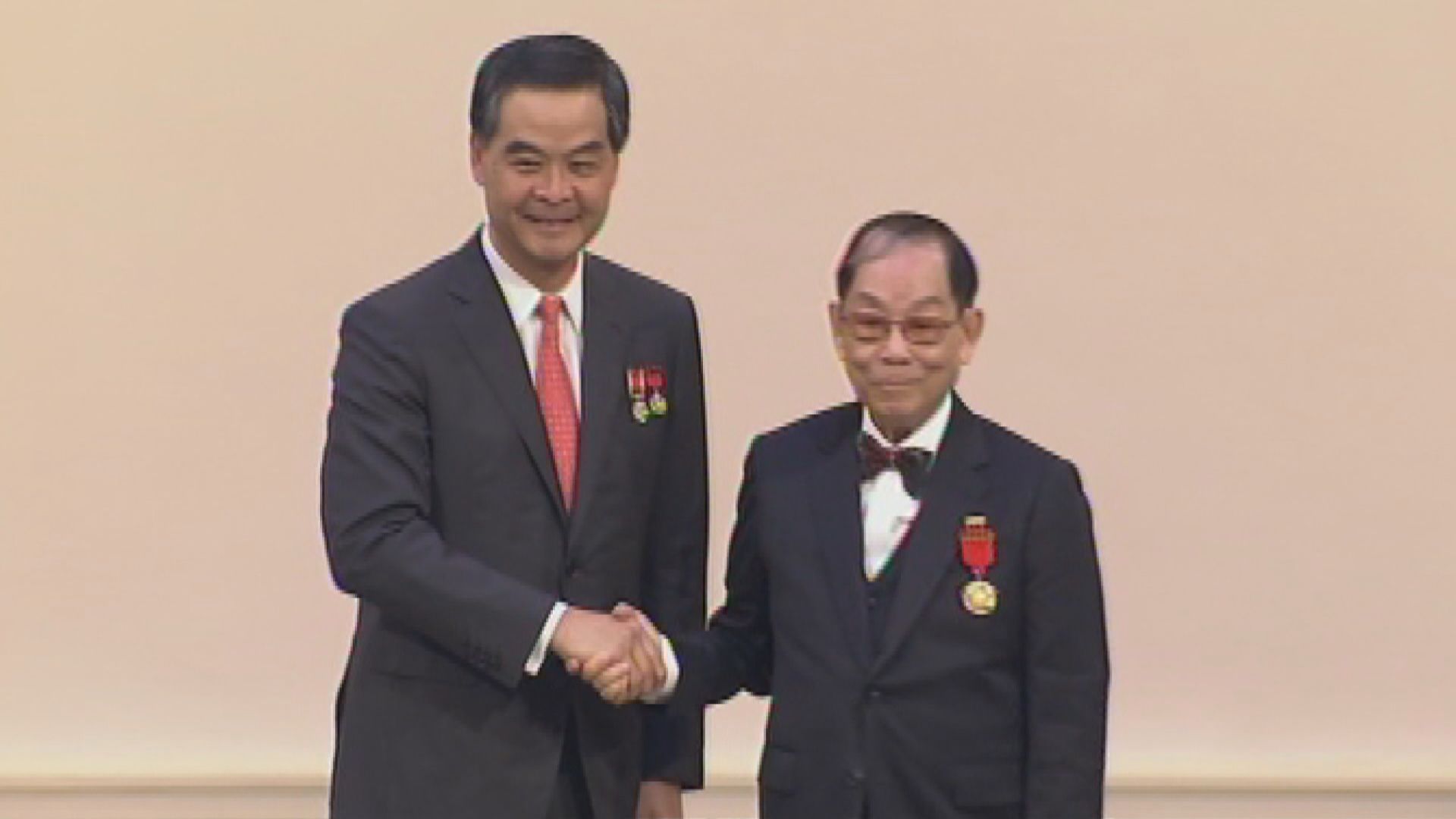 「香港樂壇教父」顧嘉煇逝世　家人指近期曾確診新冠