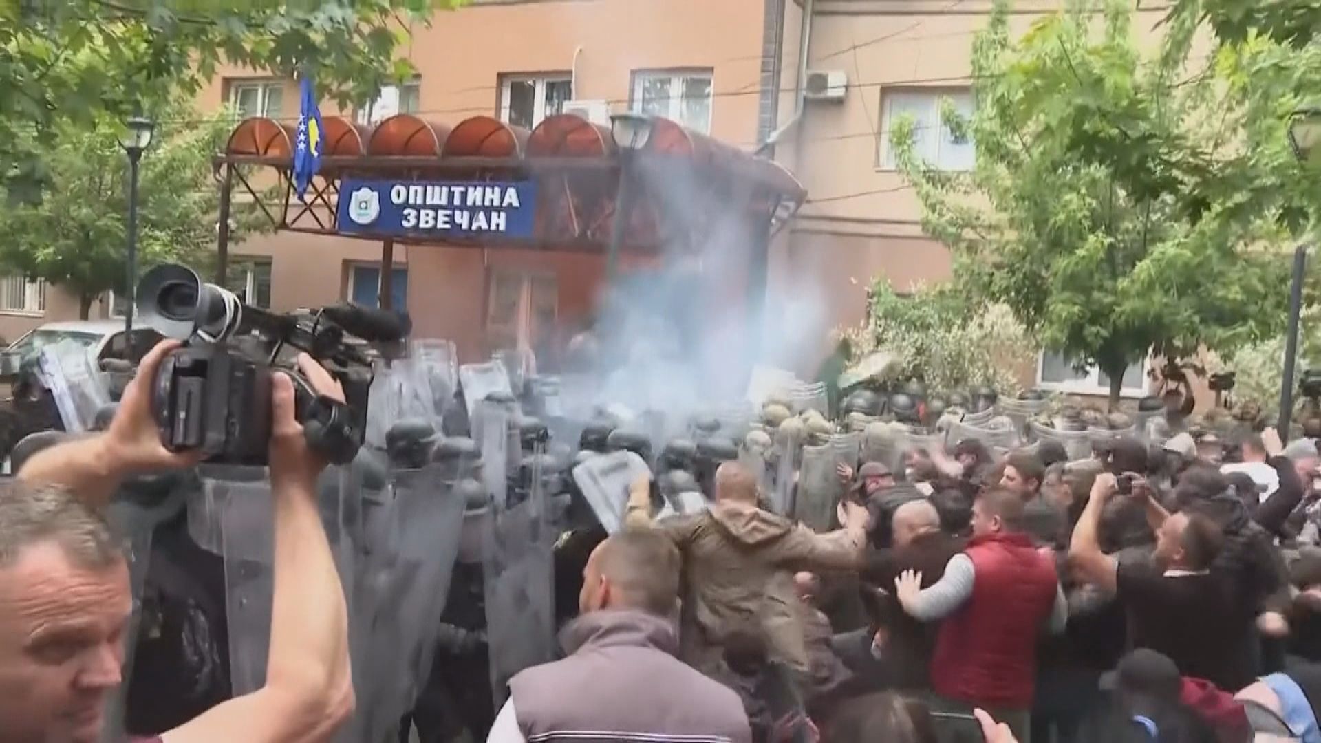 科索沃北部塞族示威演變成衝突 北約士兵受傷