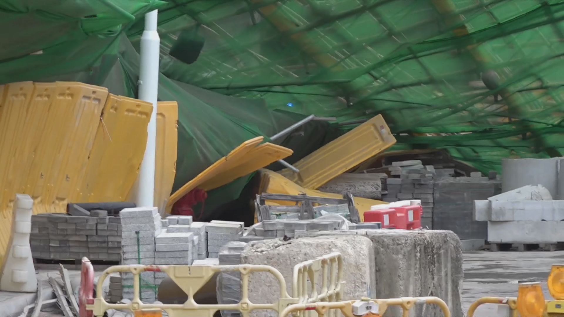 啟德醫院地盤塌棚架　初步11人受傷一人昏迷