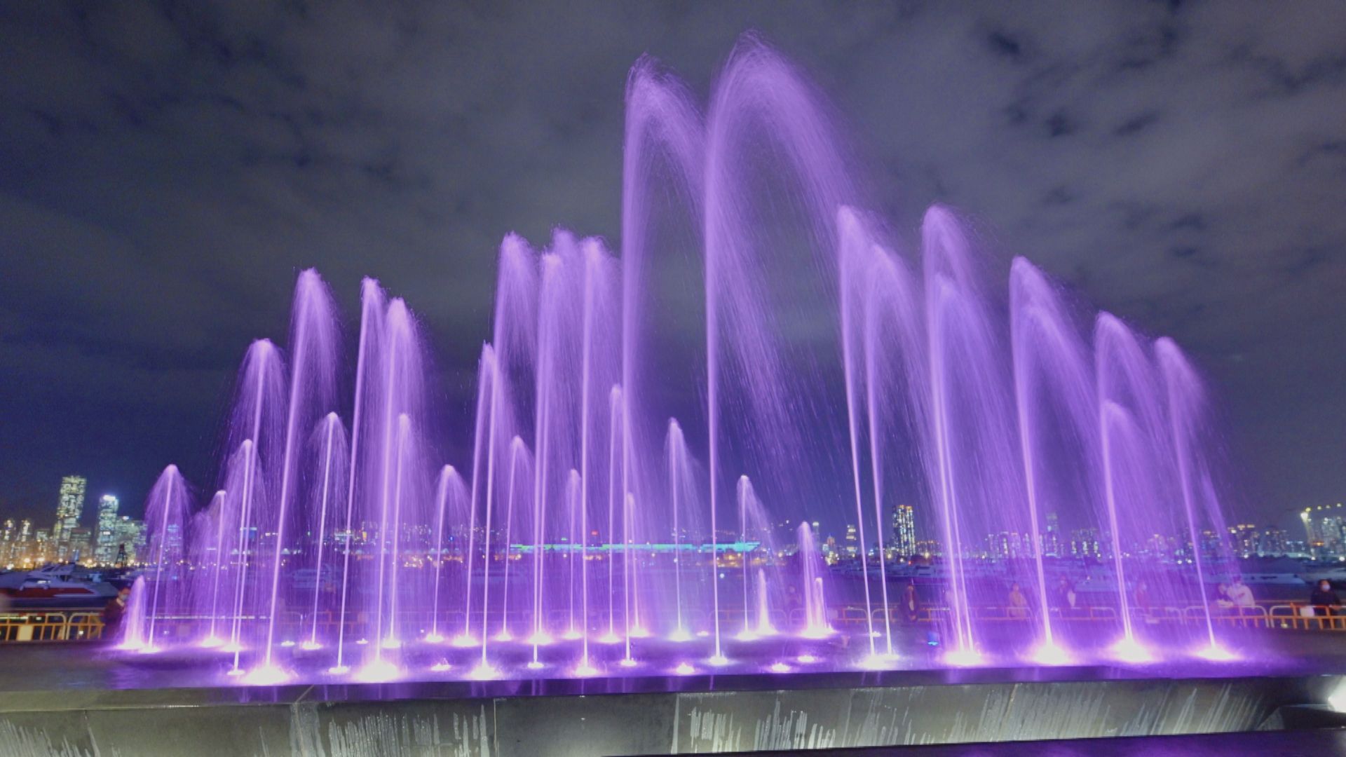 觀塘海濱音樂噴泉明啟用　每天有三至五節噴泉表演