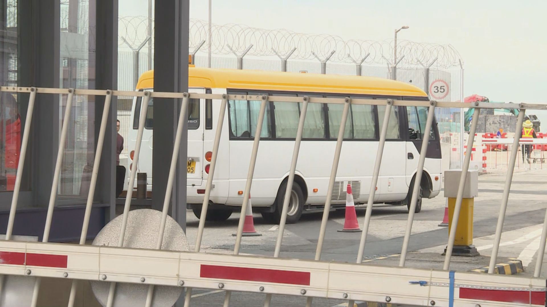 季炳雄出獄被遞解出境前往美國　警方派出飛虎隊護送