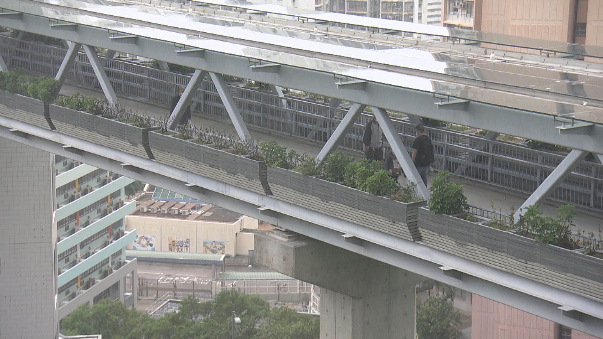 安達臣道行人天橋工程超支延誤　帳委會批評部門欠協調