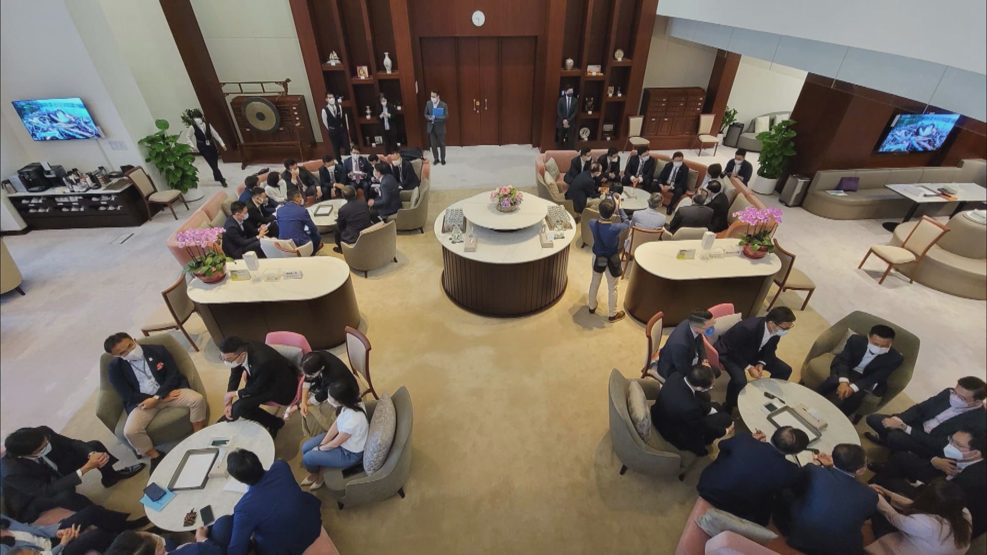 立法會舉行首次前廳交流會　李家超率官員出席