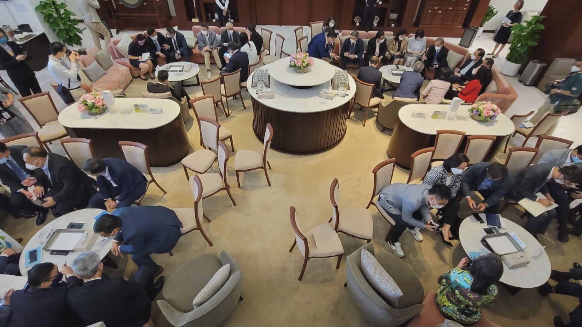 陳國基率官員出席第二次立法會前廳交流會