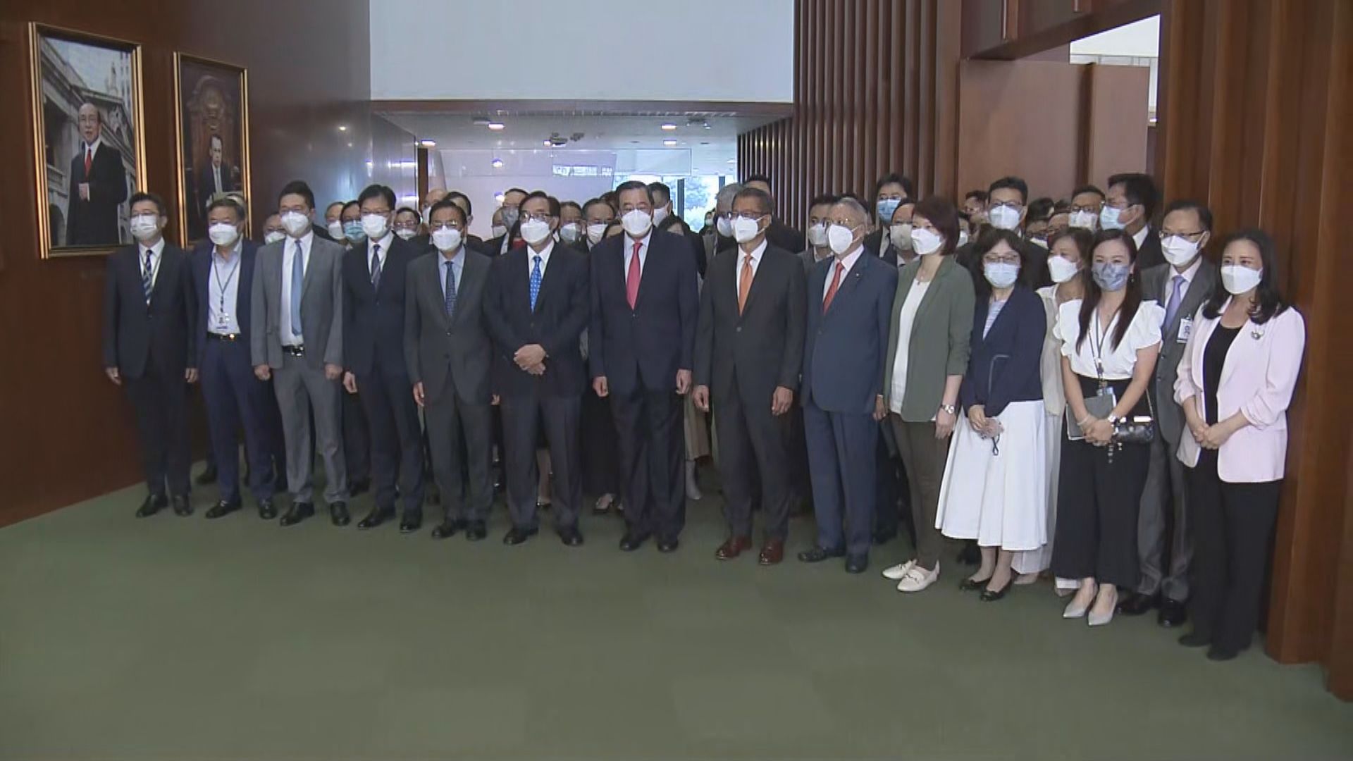 立法會第三次前廳交流會　陳茂波率官員出席