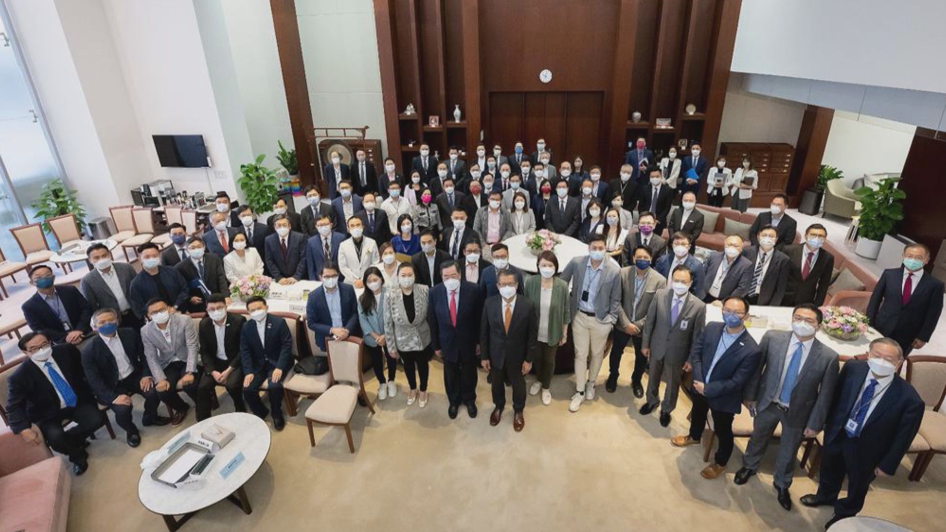 立法會第三次前廳交流會由陳茂波率官員出席