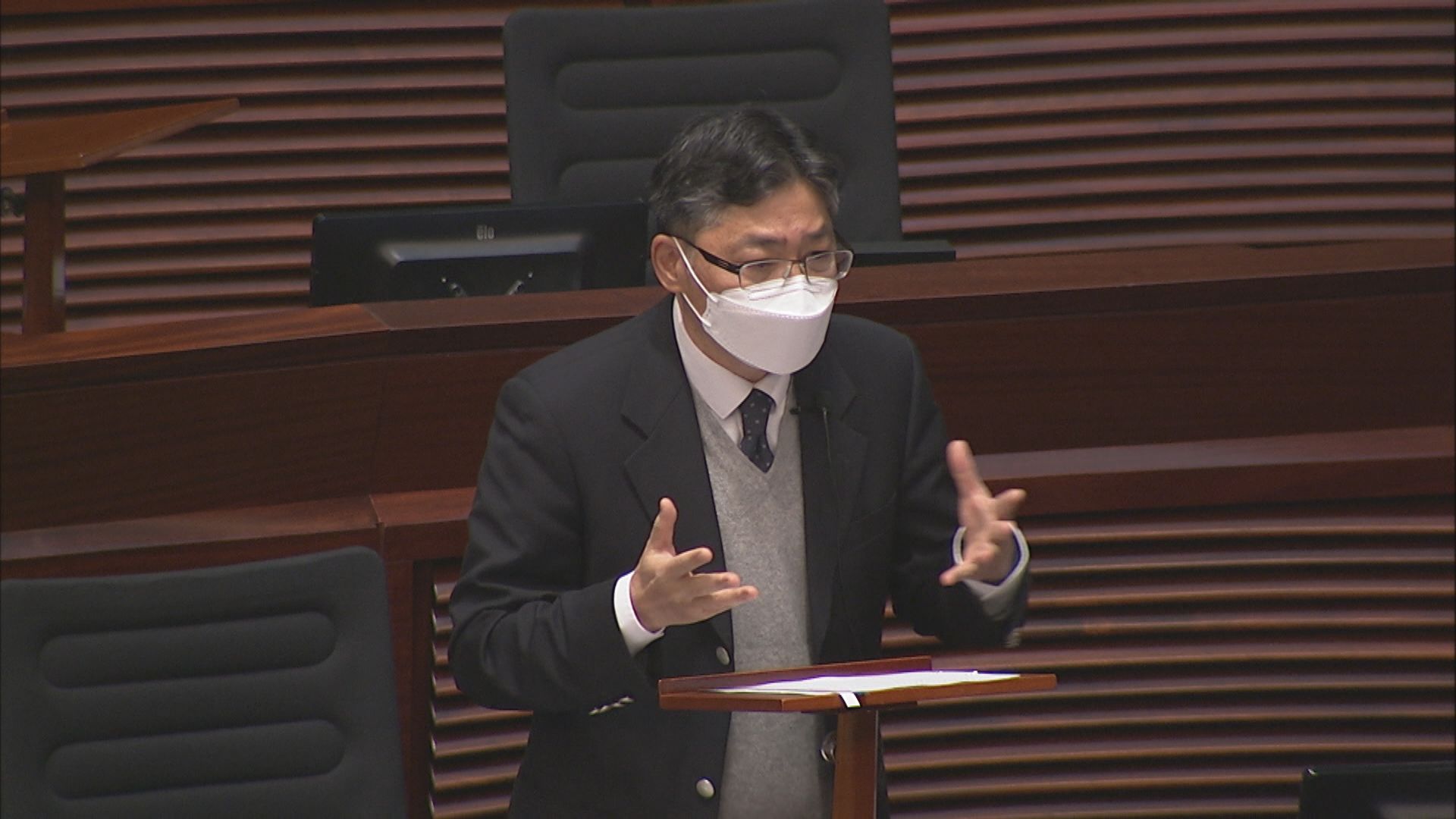 林世雄：會探討為機場員工提供免費交通