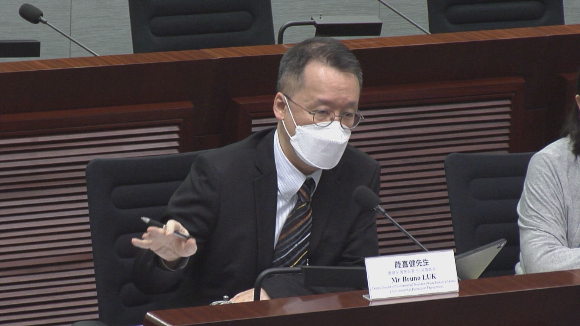 政府：上調膠袋徵費要平衡市民接受程度