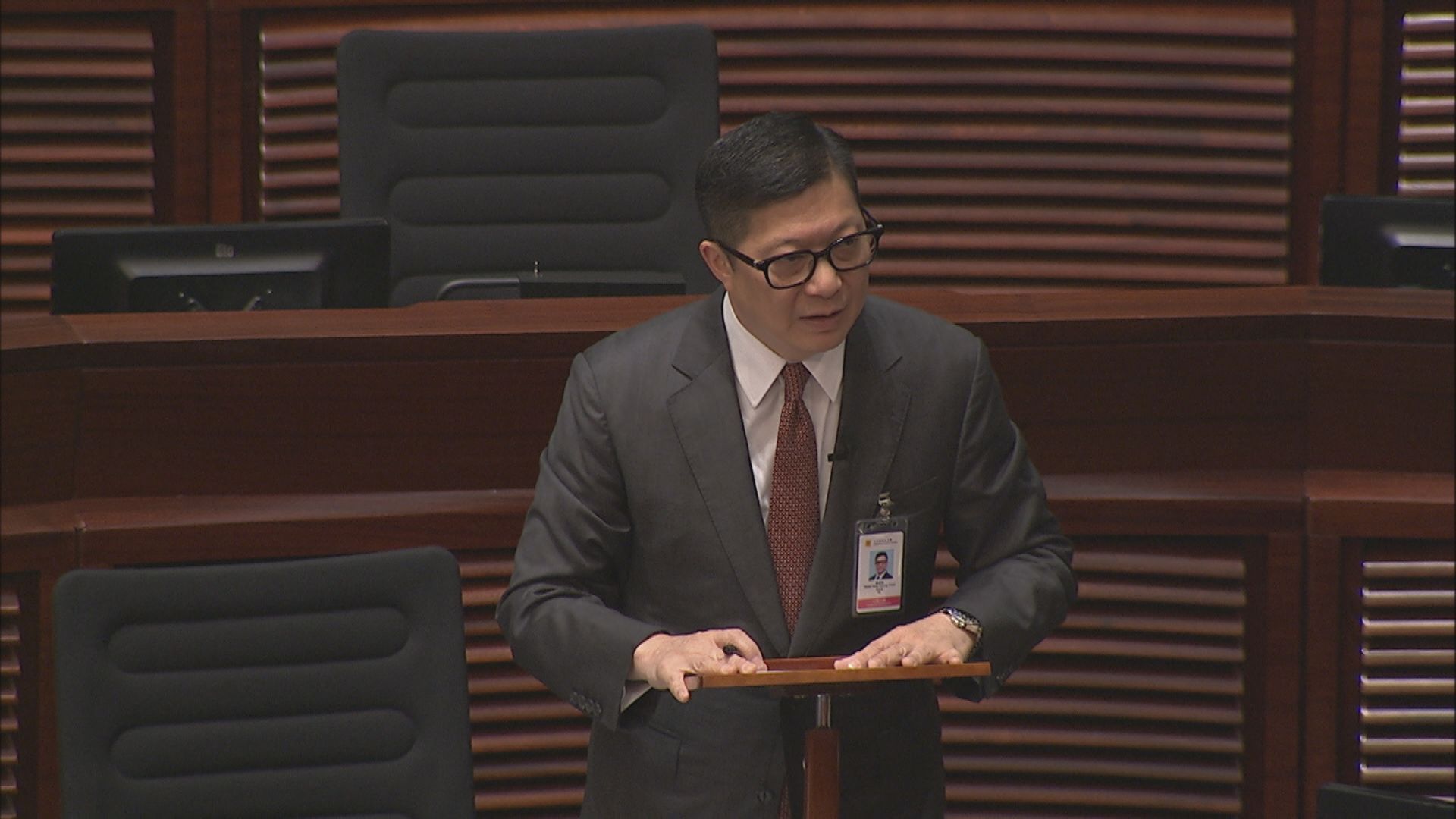 鄧炳強：皇崗口岸重建後研究採用「兩地一檢」安排