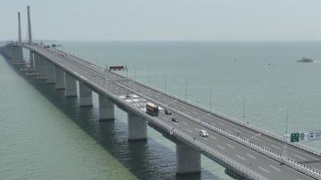 保安局：港珠澳大橋假日車流秩序良好 一般半小時內清關