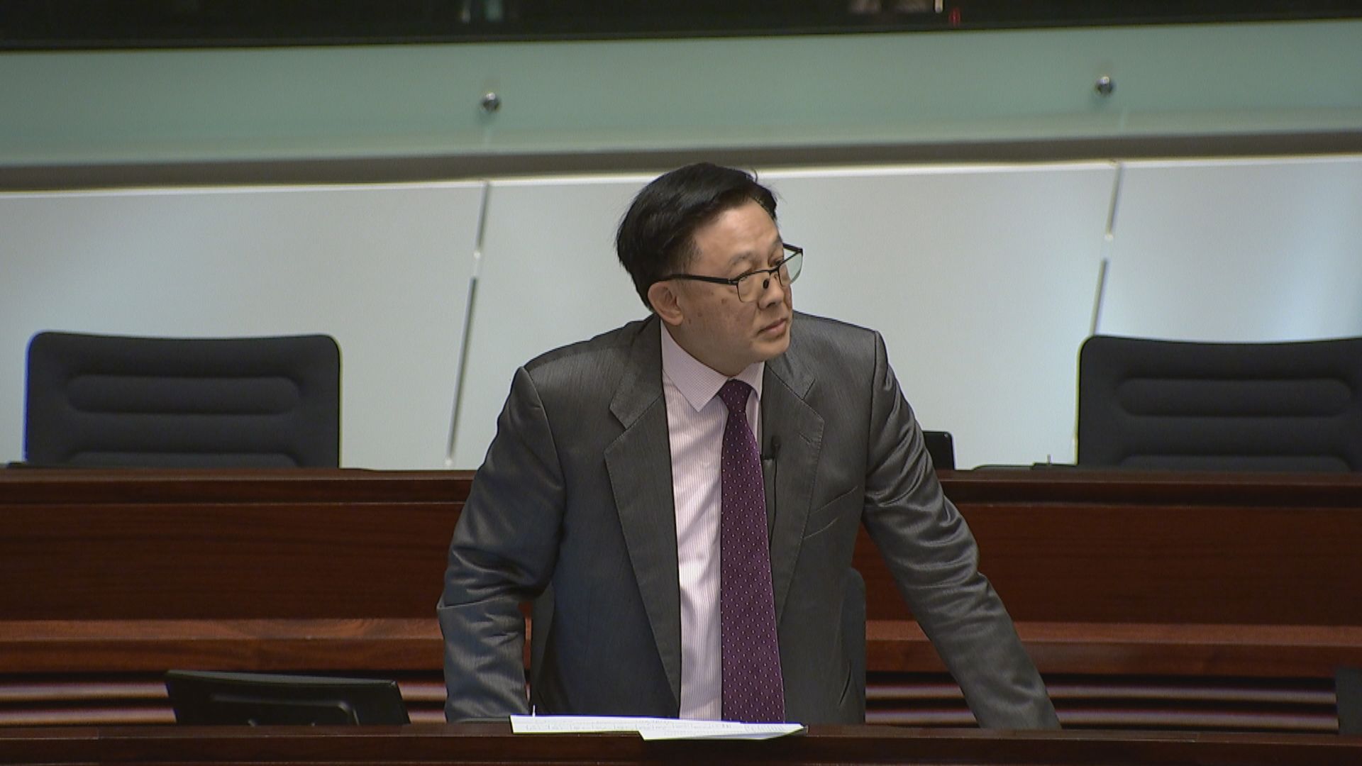 預算案恢復二讀｜何君堯質疑官員是否有勇氣削開支　若無錢不應死認闊佬