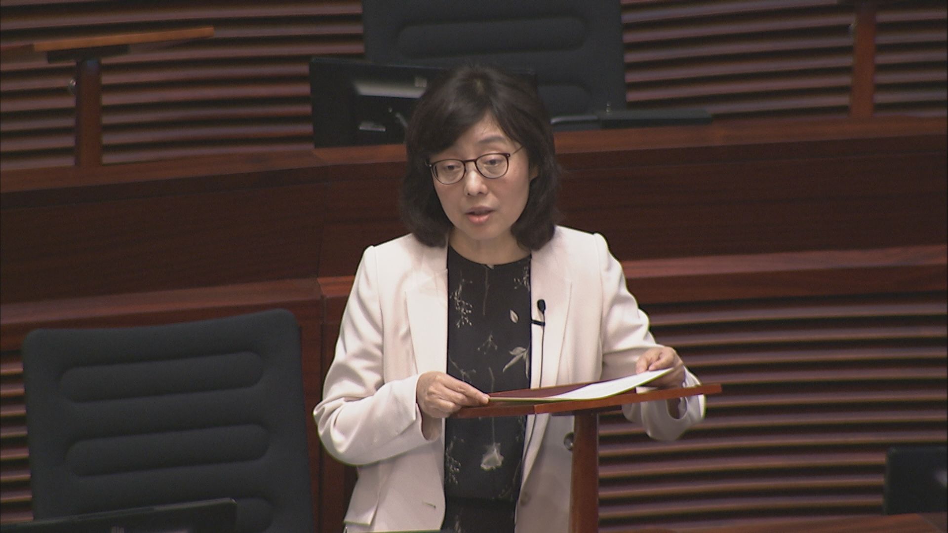 甯漢豪：研究按僭建物大小制定不同罰則