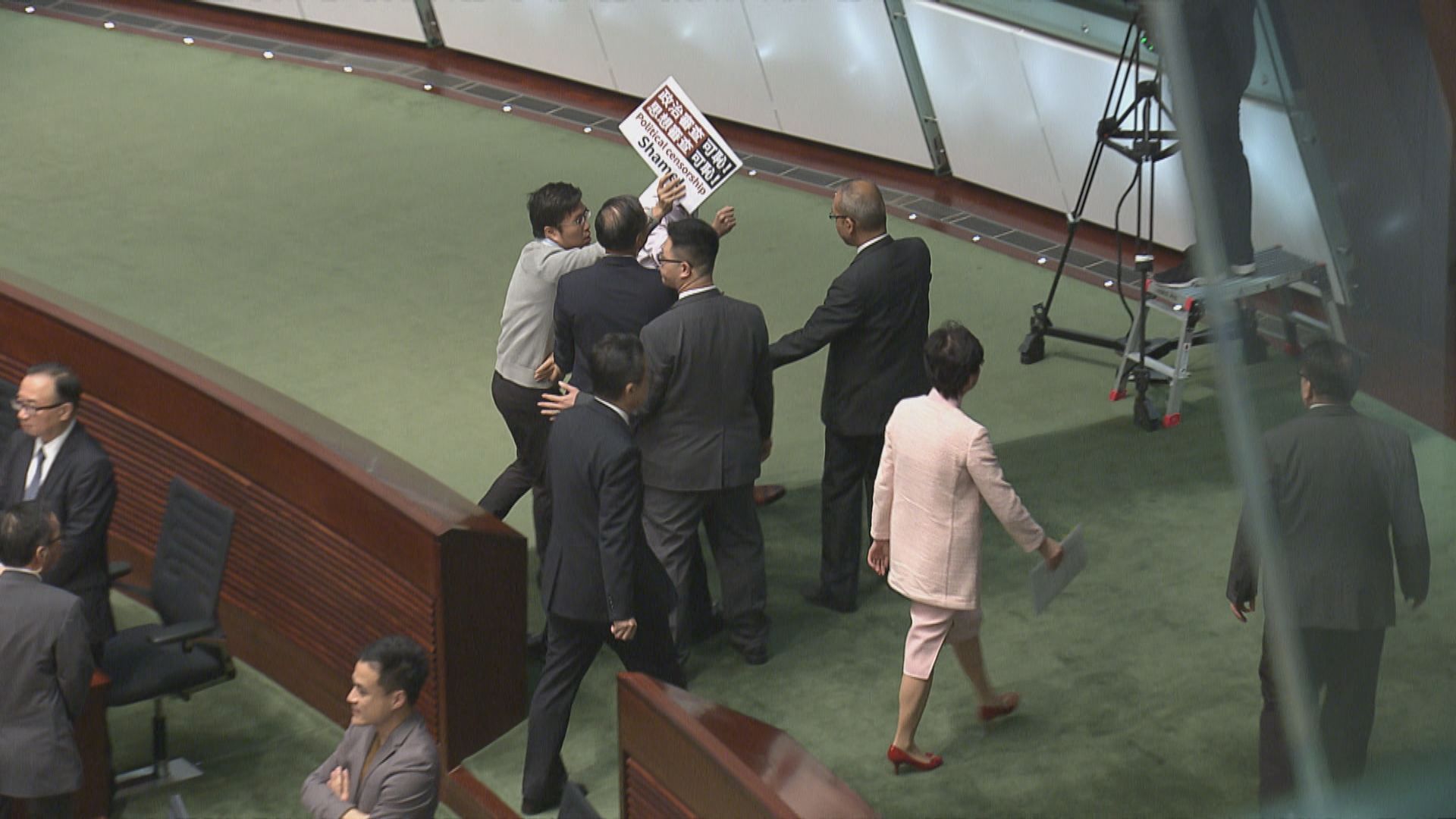 林鄭立會質詢時間遇示威取消 上任後首次