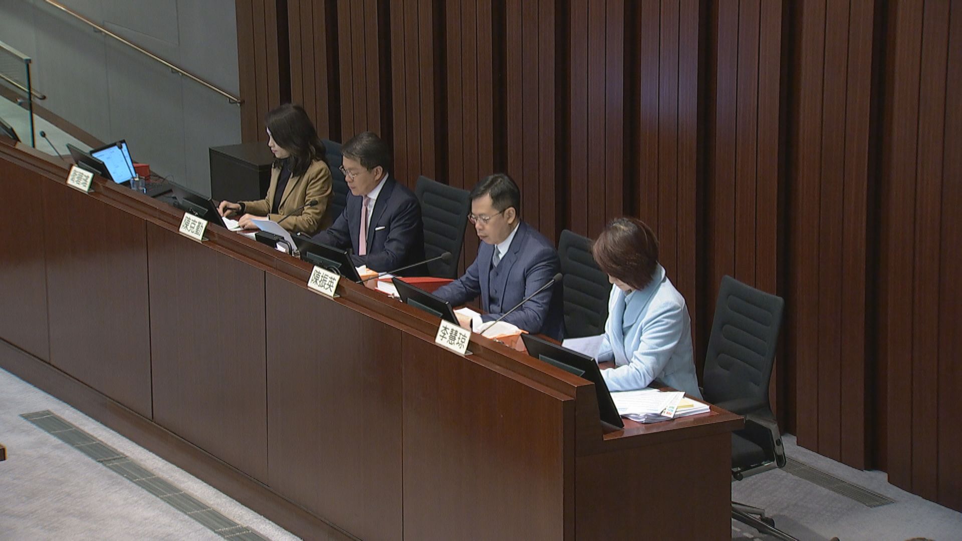 立法會將選新主席　兩名候選人李慧琼陳振英向議員陳述政綱