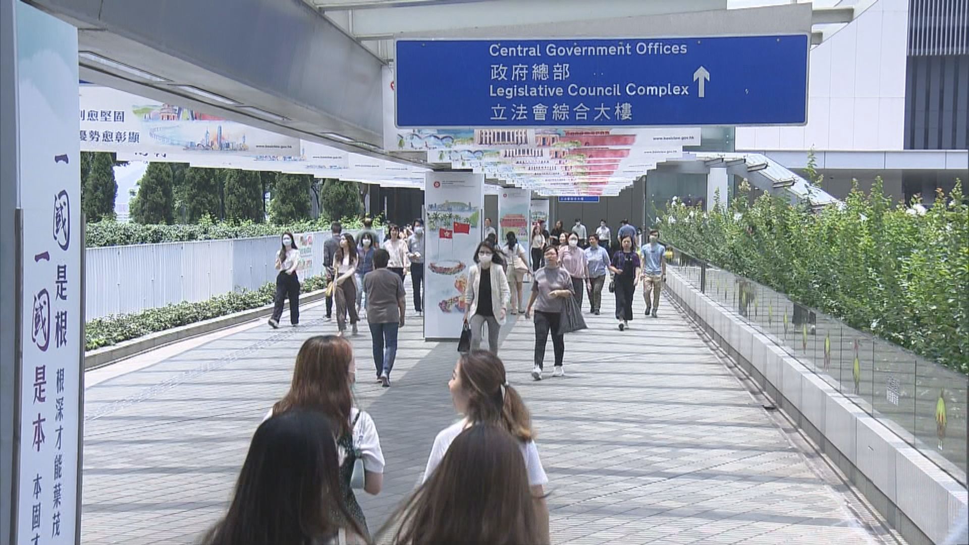 政府22個職系下一輪招聘考慮取錄大學三年級學生