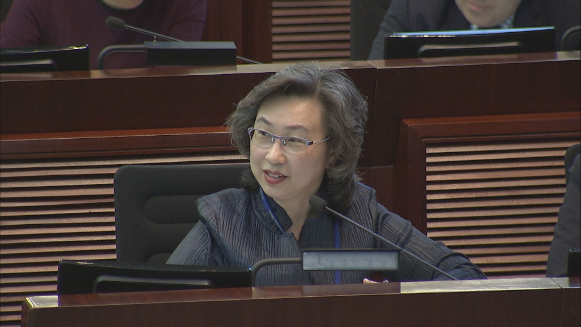 楊何蓓茵：所有行業都有流失　公務員情況屬「不正常裡的正常」