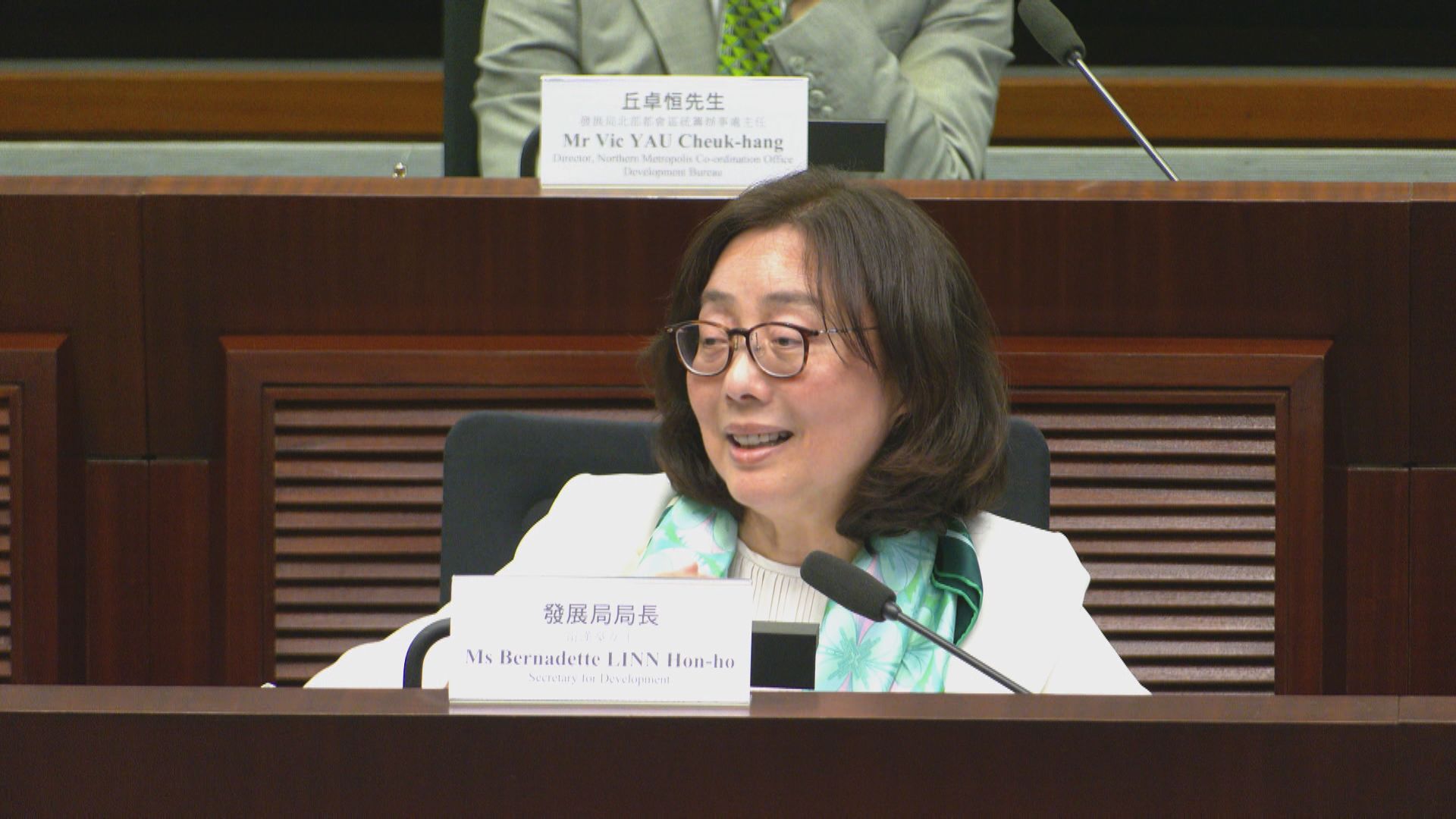 政府放寬私人項目停車場總樓面面積豁免　甯漢豪：將簡化停車場高度限制城規程序