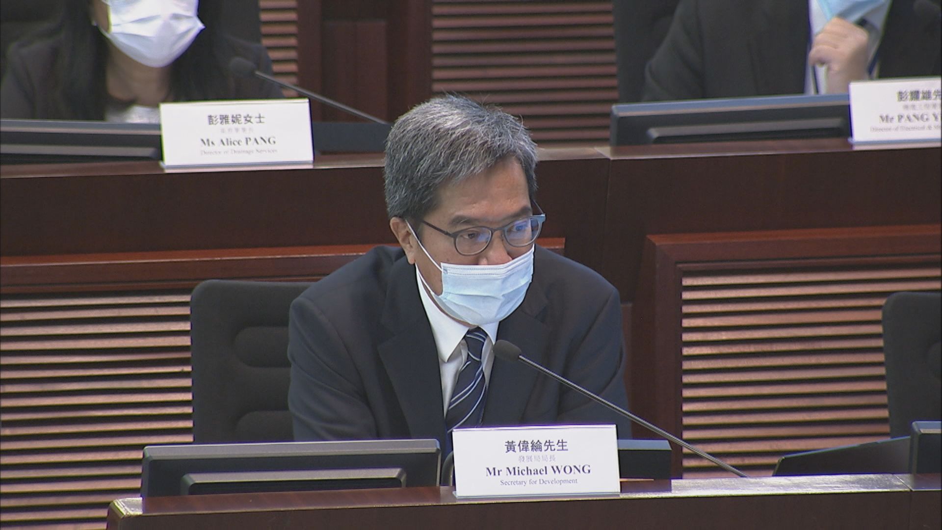 黃偉綸：政府積極考慮訂立最低單位面積標準