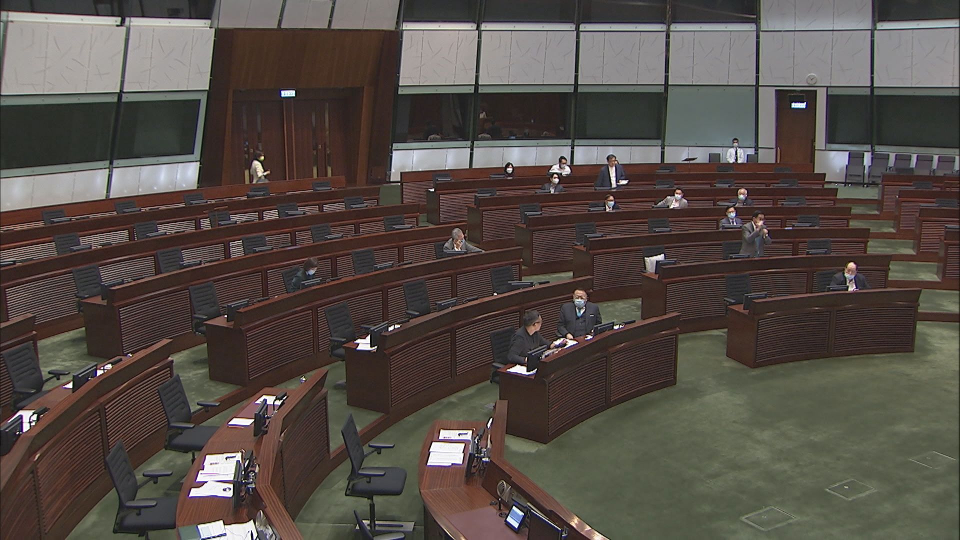 立法會大會法定人數不足一度流會