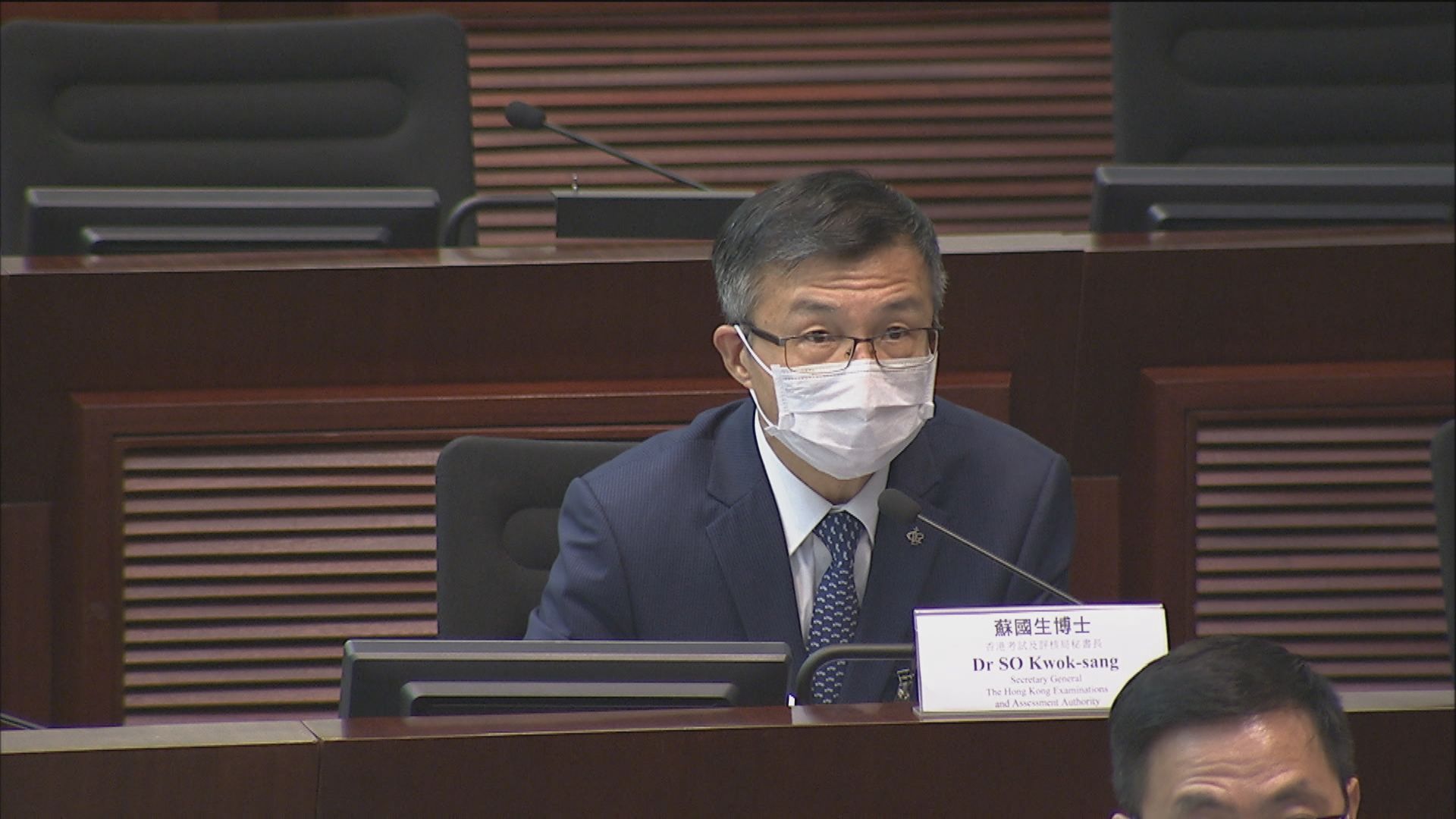 考評局初步數據顯示被取消試題近四成考生答案傾向利多於弊