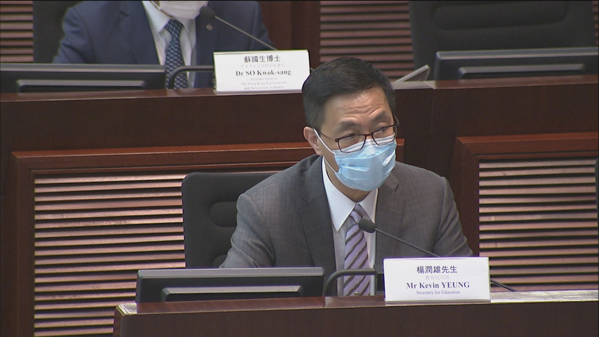 楊潤雄重申取消試題並無政治考慮