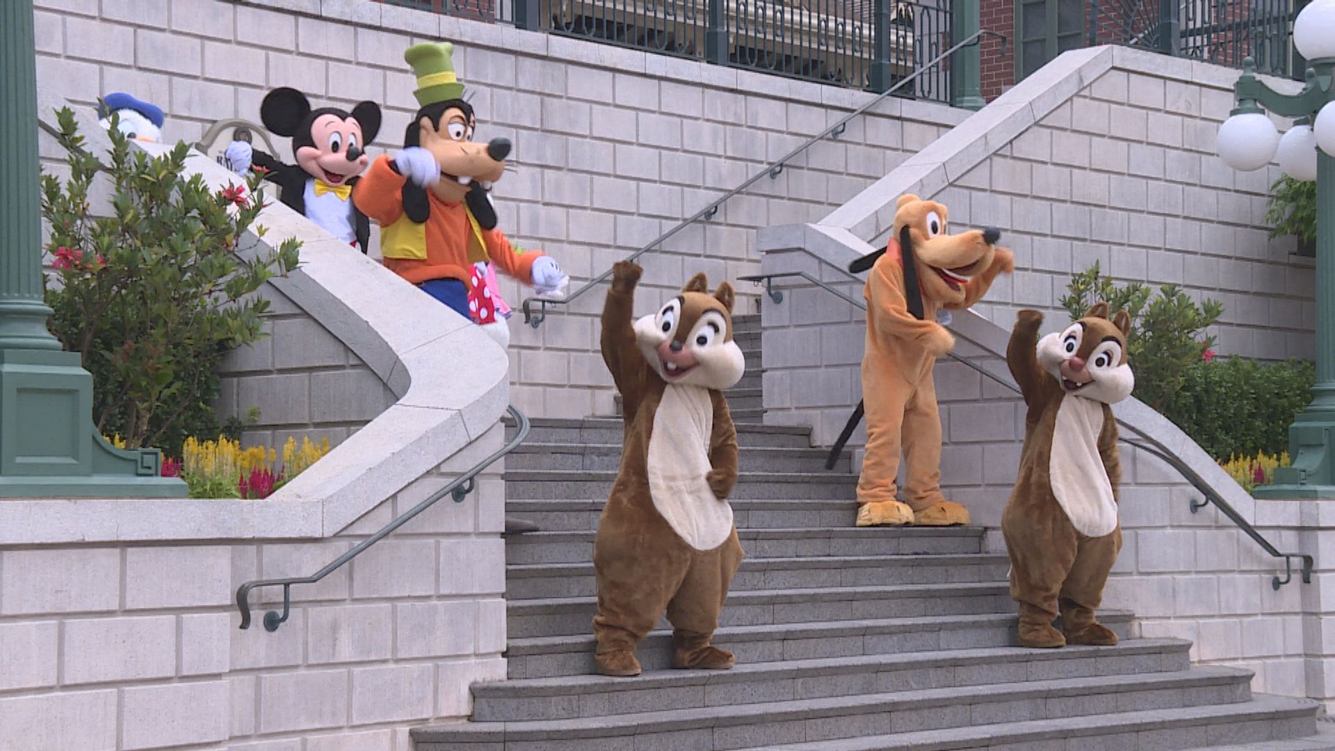 香港迪士尼淨虧損27億元　無計劃裁員　