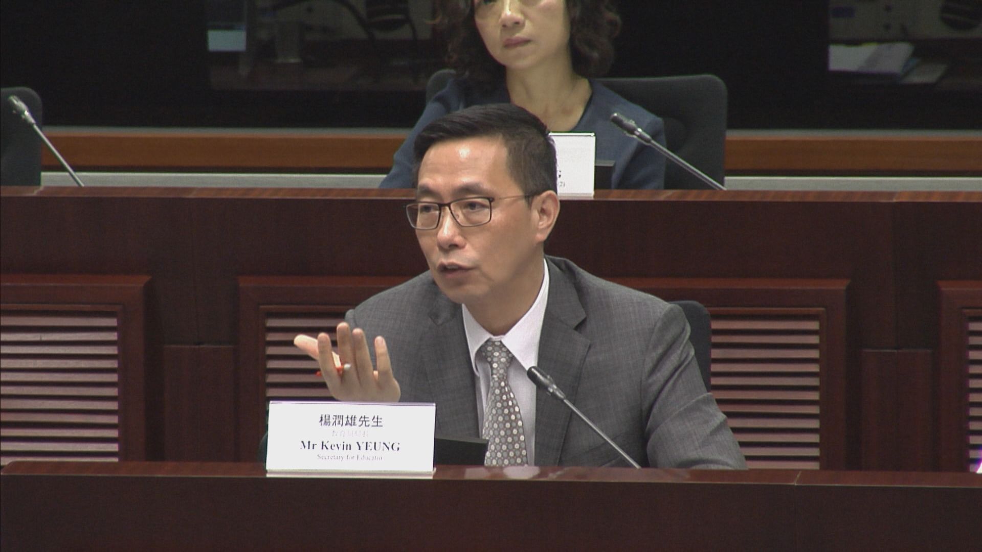 教育局將檢視中文科課程　最快年底交報告