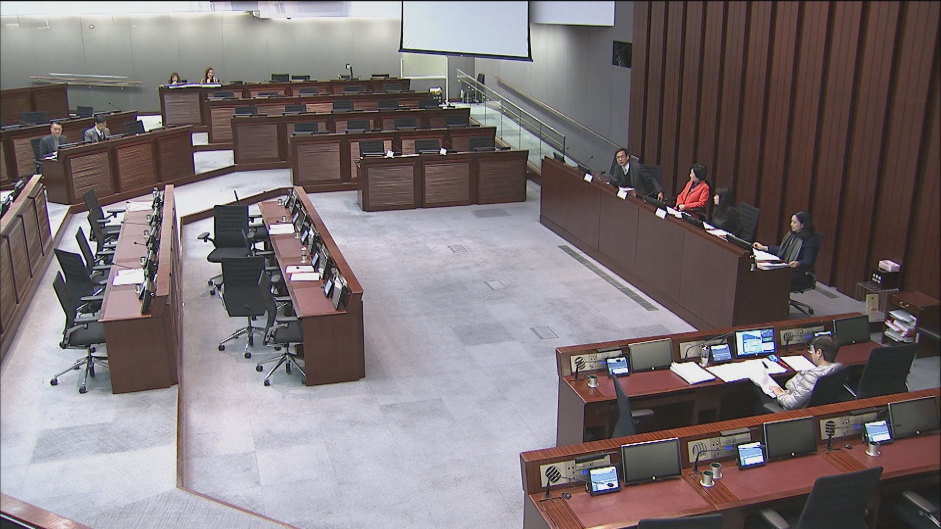 教育事務委員會通過開特別會議討論大學問題