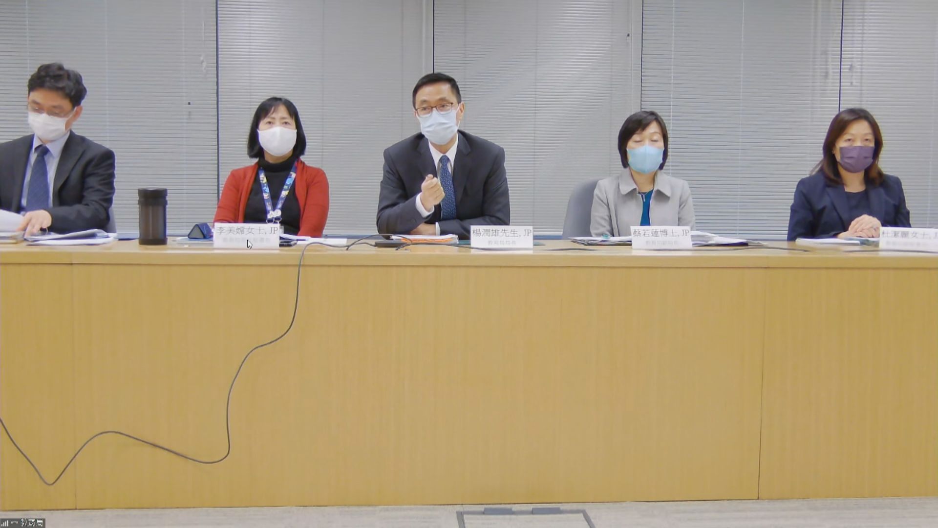 楊潤雄指仍在考慮是否要求非官校教師宣誓