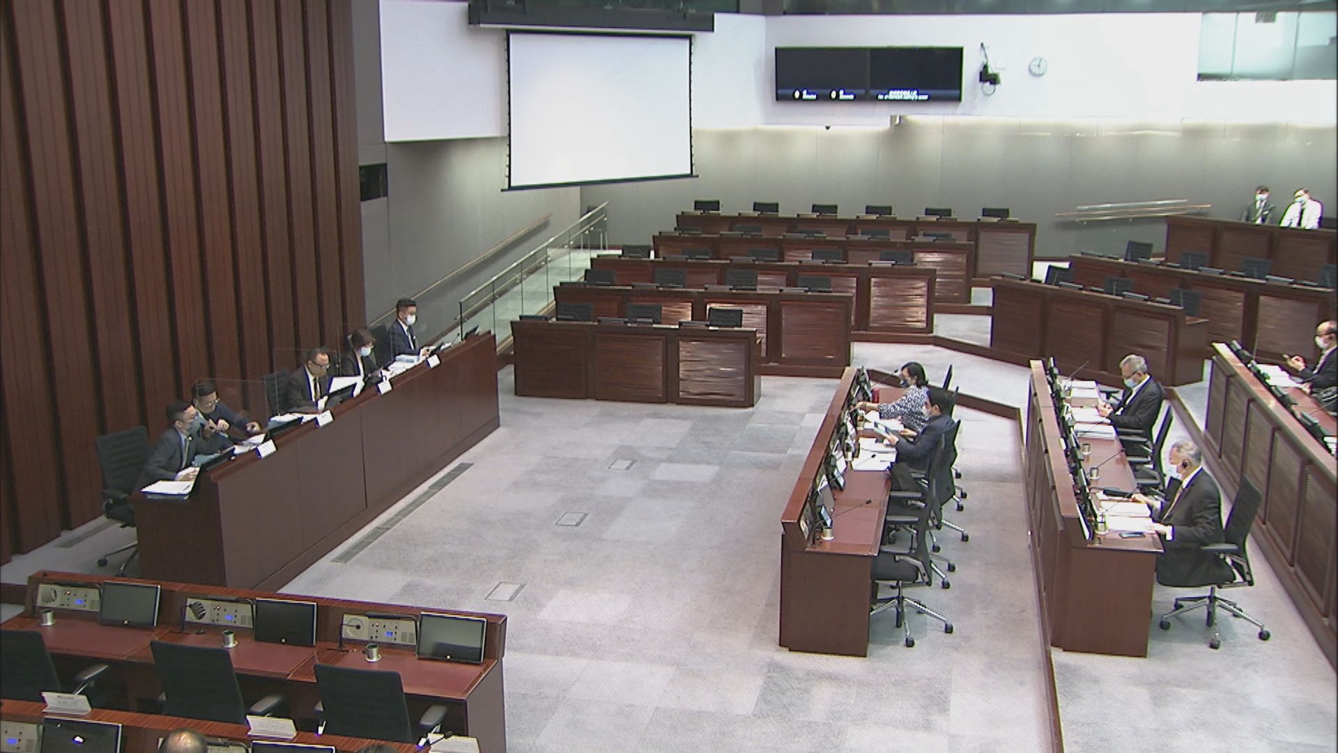 政府提修正案　每名選委最多可以不同身份提名五人