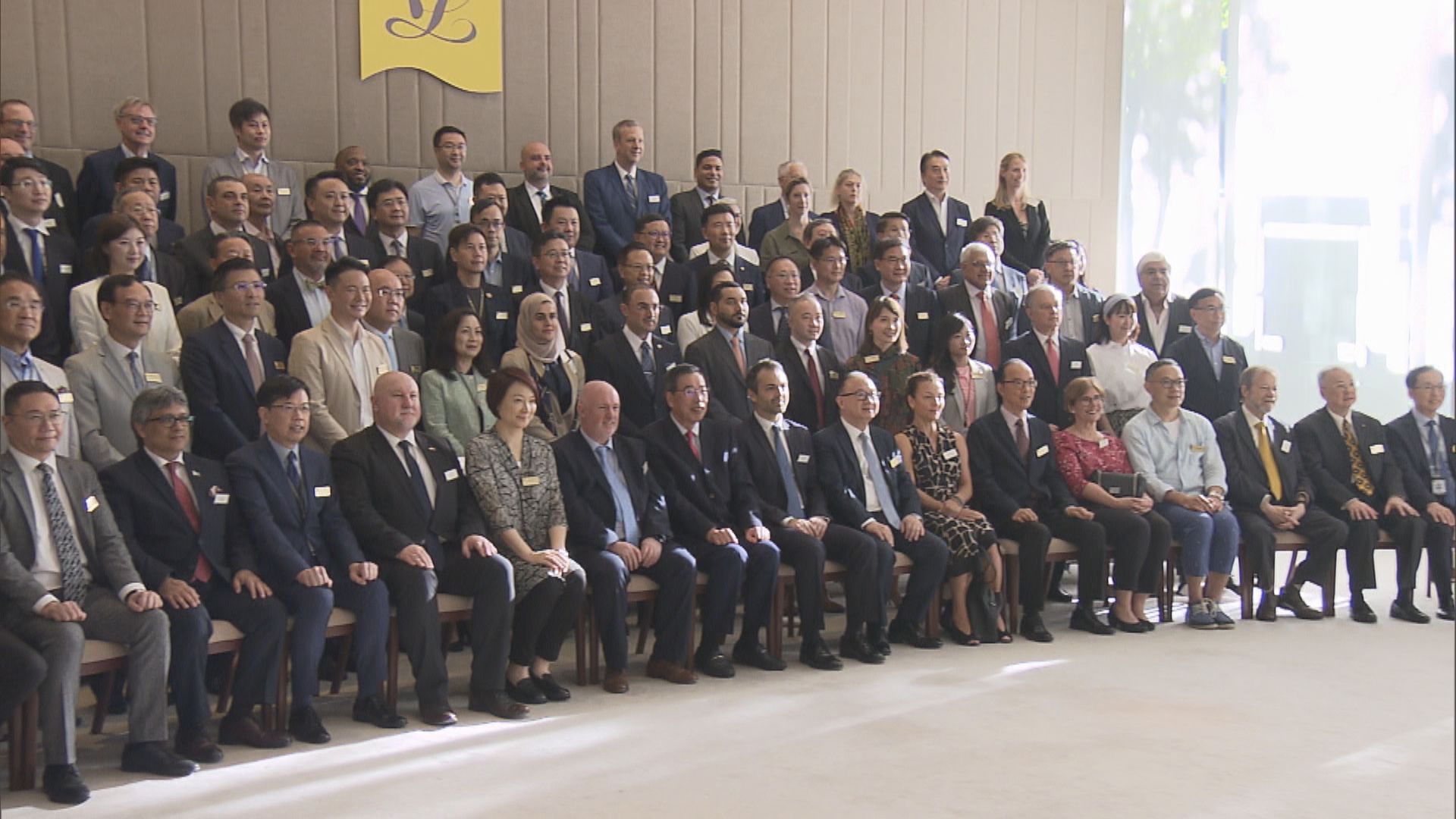 立法會議員與多名駐港總領事舉行交流酒會