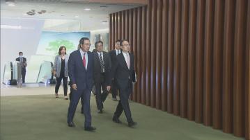 林定國率官員出席立法會前廳交流會