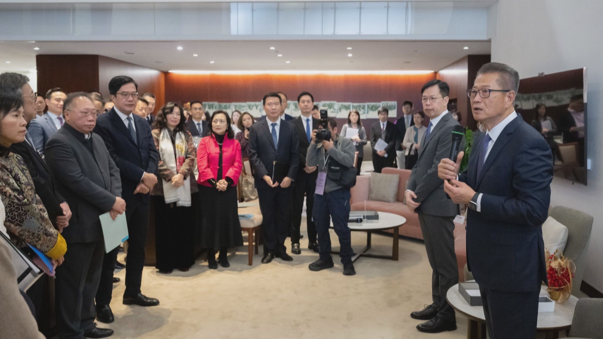 新一屆立法會首次前廳交流會　陳茂波等官員出席