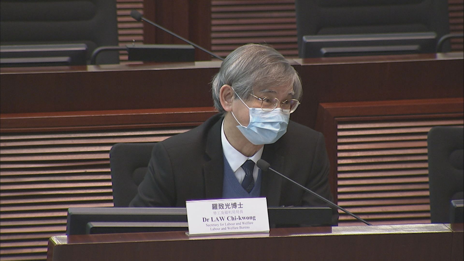 兩元乘車優惠降至60歲　政府指需持個人八達通免濫用