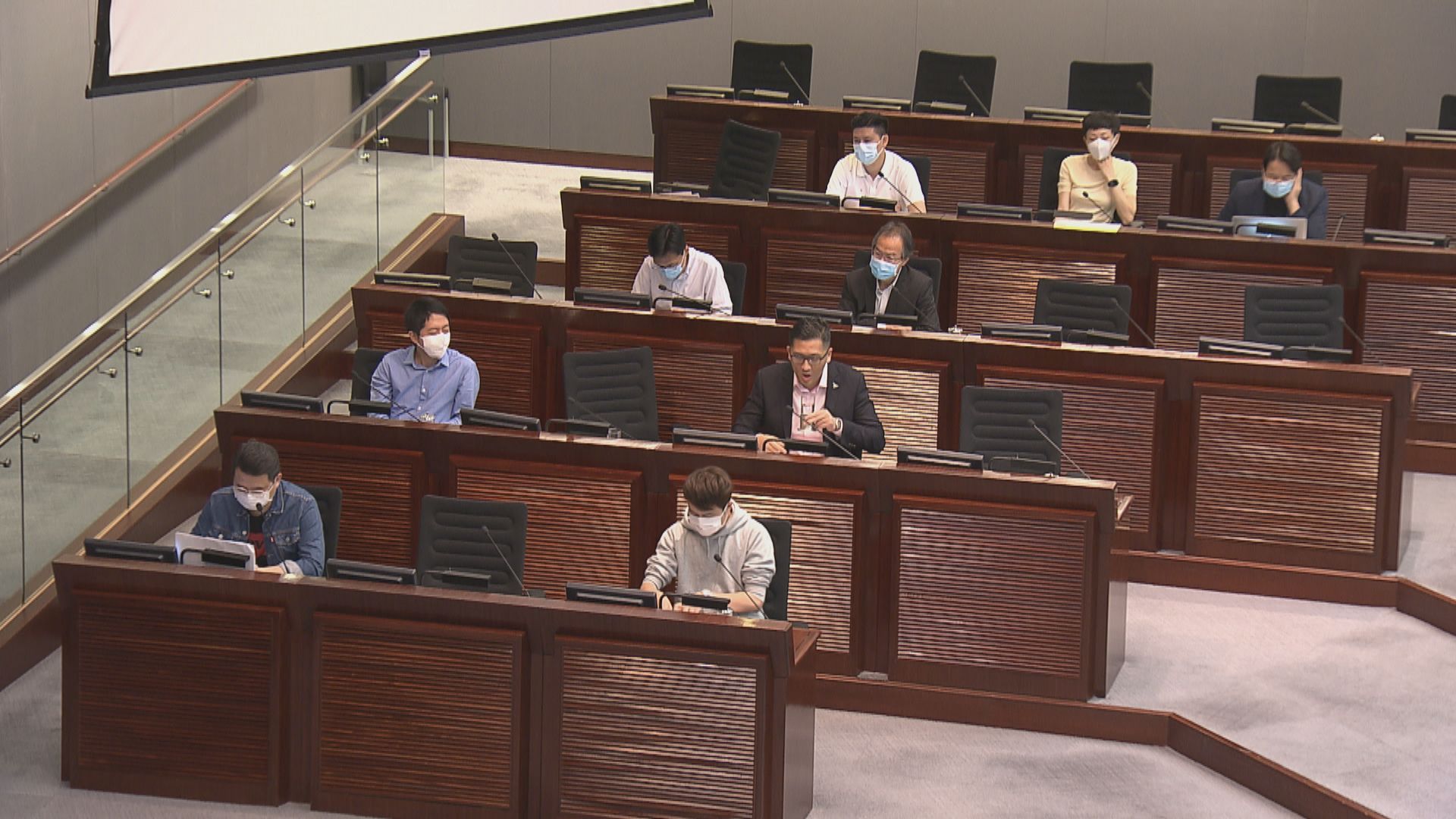 民主派不滿中聯辦批反對防疫基金撥款議員動議中止待續