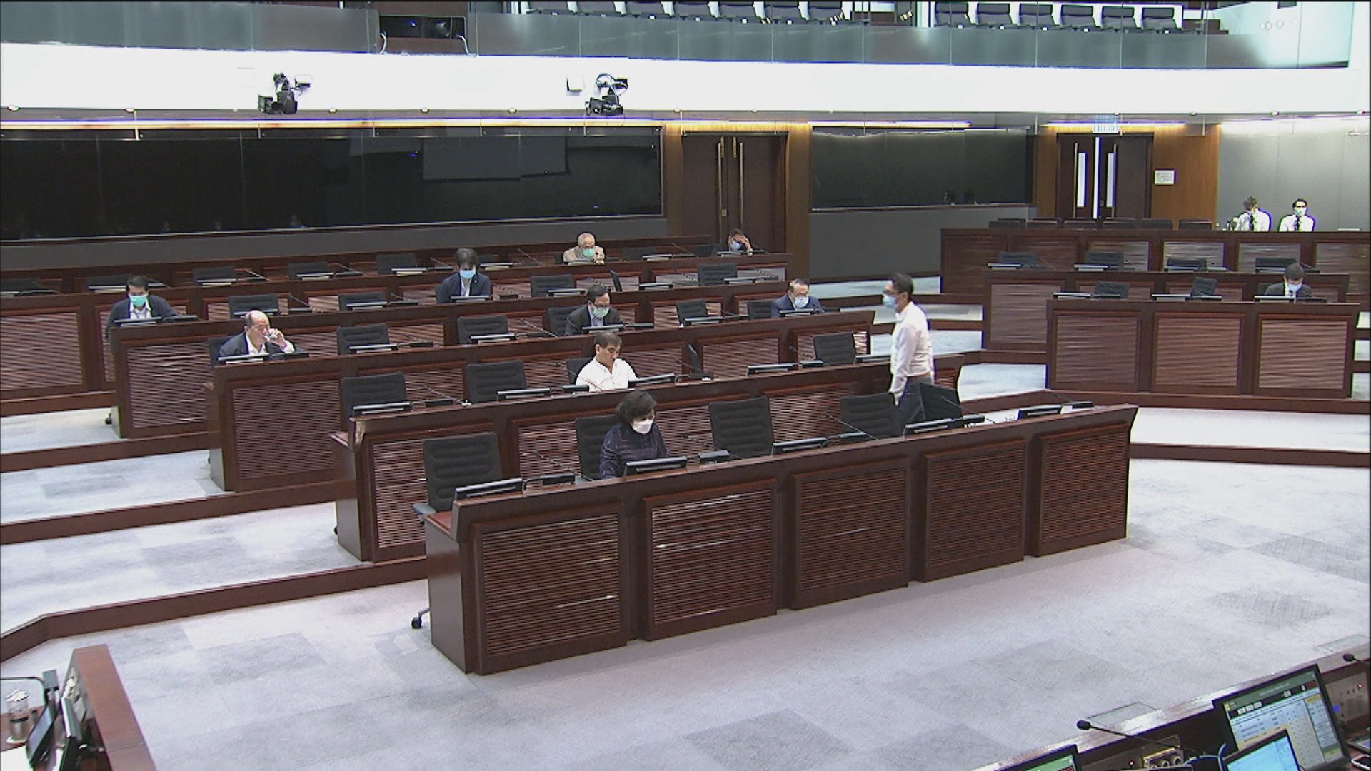 建制派擔心海洋公園撥款只為填債　未決定是否支持撥款