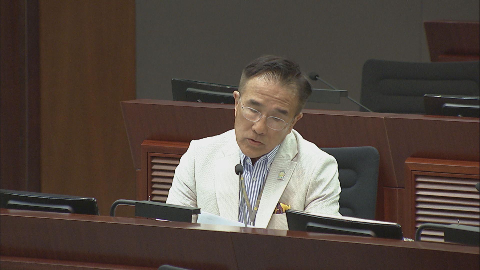 立法會財委會通過首批簡約公屋撥款　江玉歡及田北辰分別投反對及棄權票