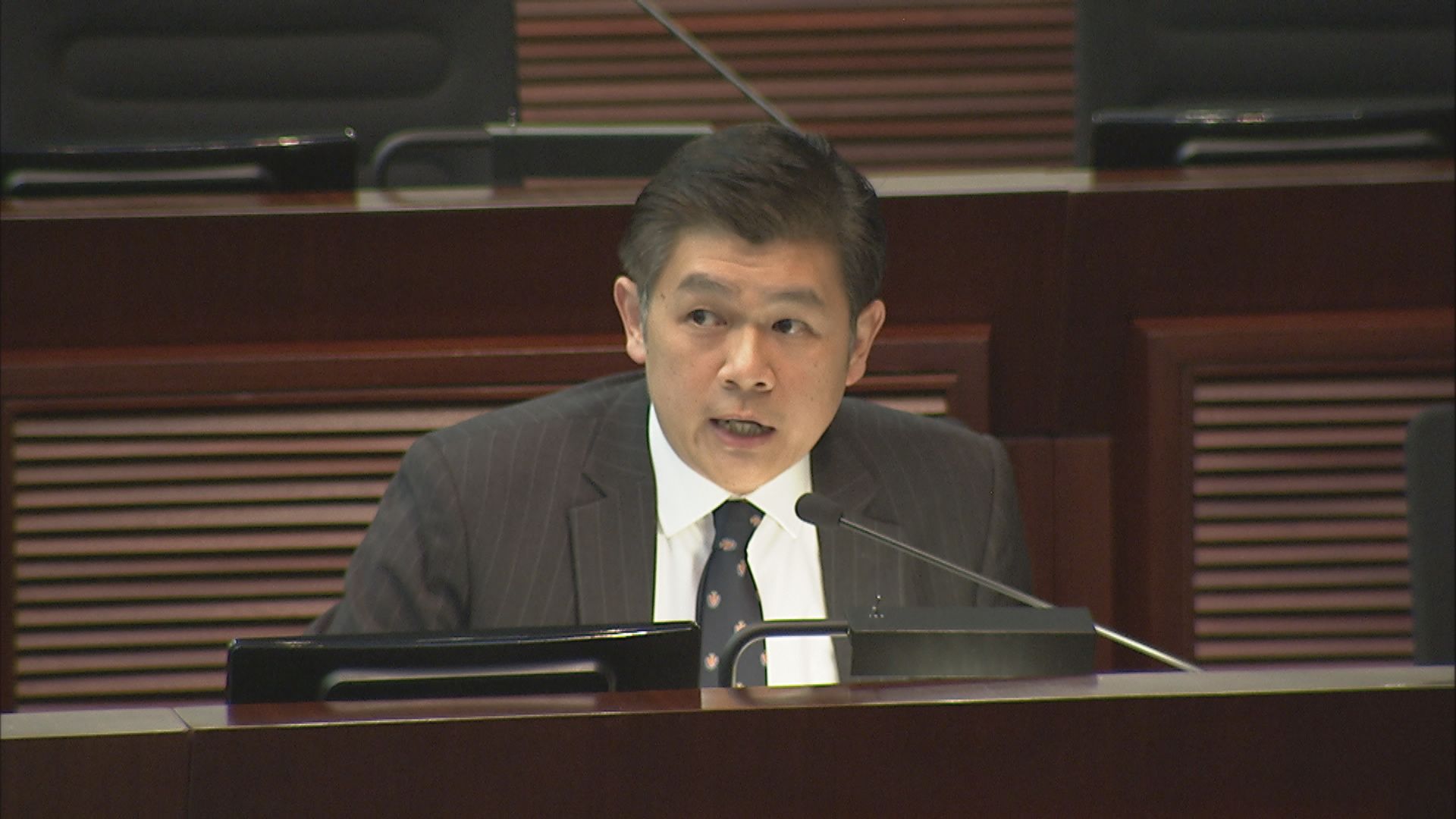 立法會財委會通過再延長學生貸款免息延遲還款安排